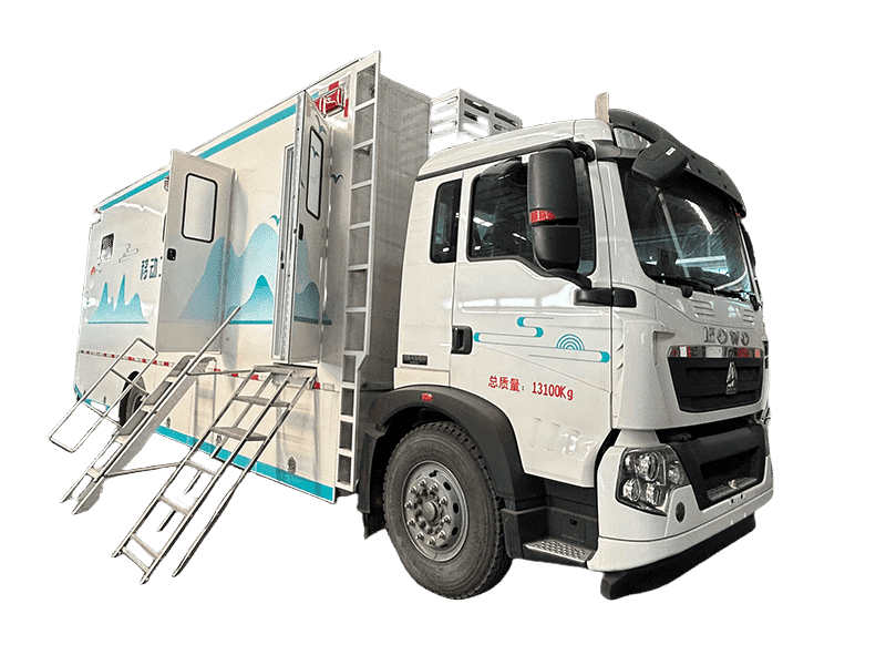 HOWO 8 Persons Mobile Toilet Truck