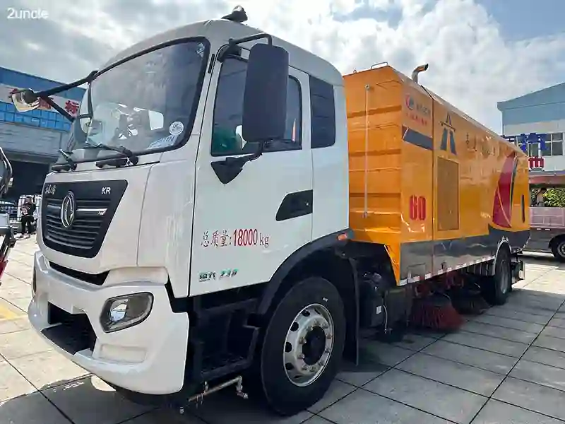 Highway Road Sweeper Truck For Sweeping Roads