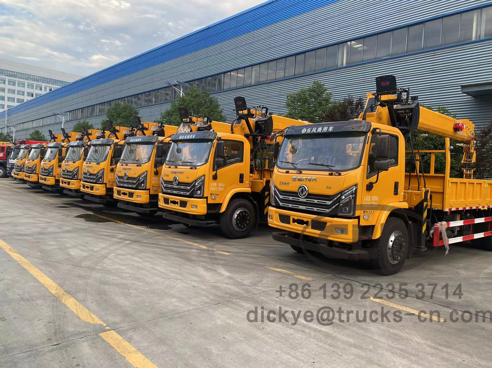 8 Units 5 Tons Dongfeng Truck Mounted Cranes Exported to Peru